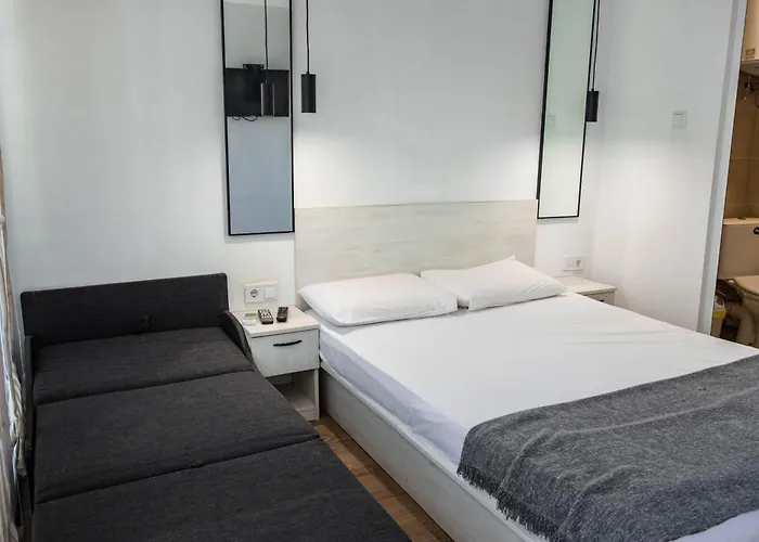 Albatross Breeze 100m From The Campsite *