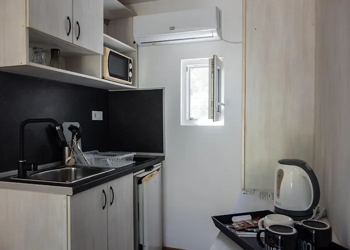 Campsite Albatross Breeze 100m From The