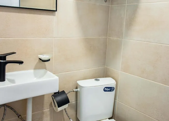 Albatross Breeze 100m From The Campsite Varna